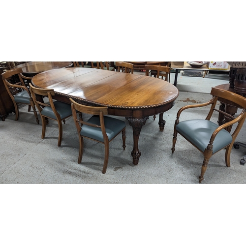 692 - An Antique Wind Out Dining Table with 4 Chairs and 2 Carvers plus 2 Extension Leaves - 232 Max Exten... 