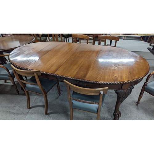 692 - An Antique Wind Out Dining Table with 4 Chairs and 2 Carvers plus 2 Extension Leaves - 232 Max Exten... 