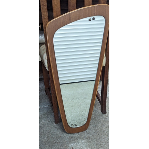 526B - A Mid Century Design Mirror