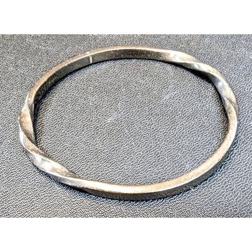 460 - A Hallmarked 925 Silver Bangle 29 Grams