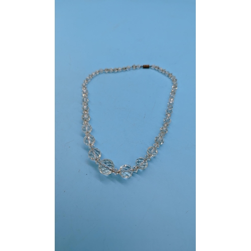 427 - A Vintage Crystal Necklace