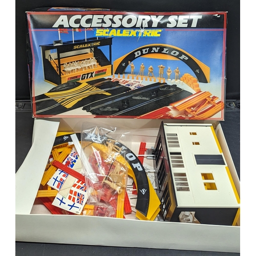 1101 - A Scalextric Accessory Set C:221