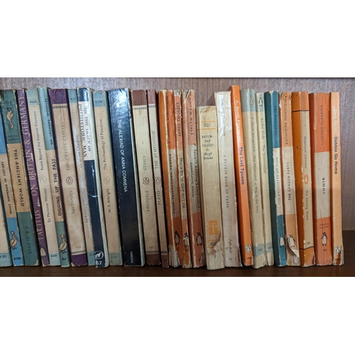 1115 - A Quantity of Vintage Penguin and Pelican Paper books Books