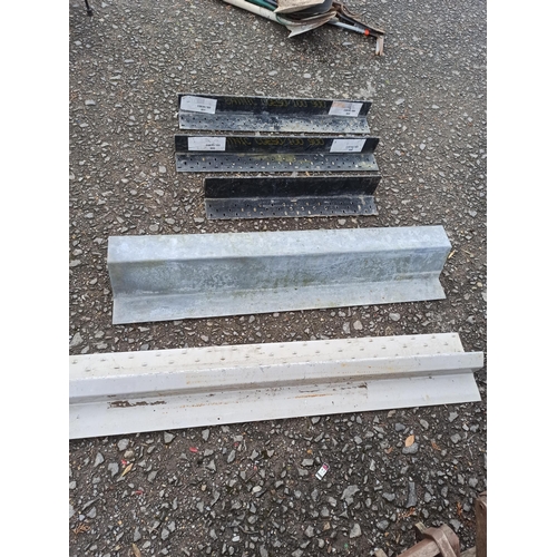 190 - 5 x Lintels 1 x 73cmL, 2 x 90cm L, 1 x 120cm L, 1 x 135cm L.