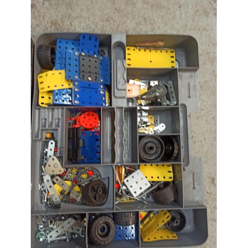 1278 - A Meccano Set. Box missing catch, some damage as pictured