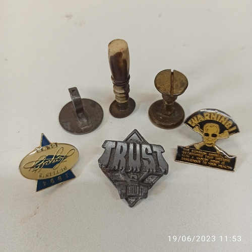 1286 - A Box including 3 x Wax seals- 1881 London, Warranted Superior, And A Monogram.
Also 3 x Badges, 