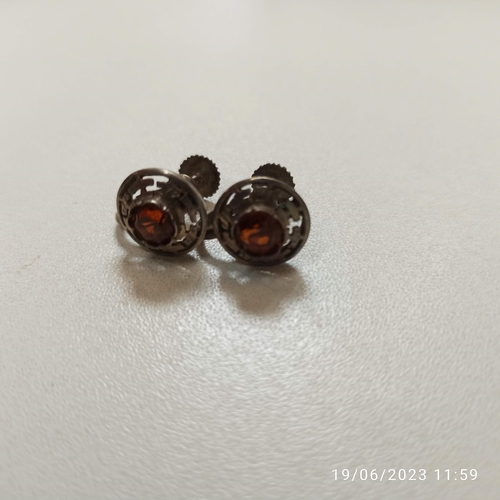 462 - A Pair of Earrings With orange Stones And a Vintage Screw Clasp.