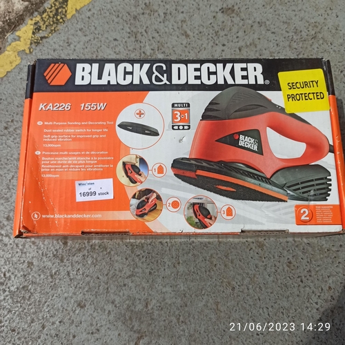 221 - A Black and Decker Multi Purpose Sanding and Decorating Tool KA226 -155W