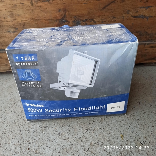 220 - A Wickes 500W PIR Motion Detector Security Floodlight in White