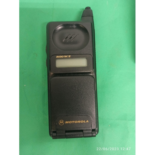 1251 - 3 x Motorola Flip Phones and Charger Base - Unchecked