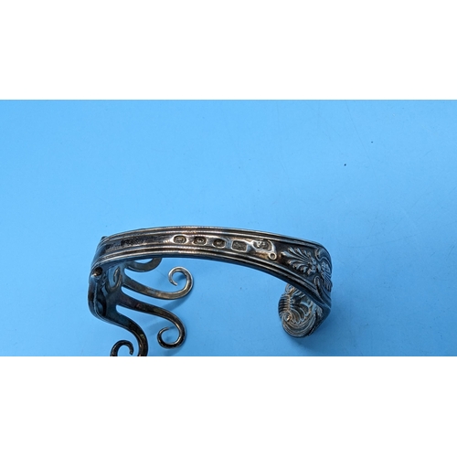 454 - A Silver Fork Bracelet 62. 57 Grams