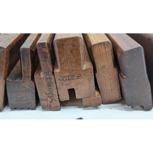 207B - A Good Set of Antique Carpenters Wood Moulding Planes