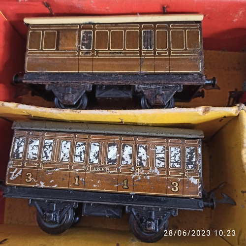 825 - Hornby 0 Gauge Passenger Trainset in Original Box