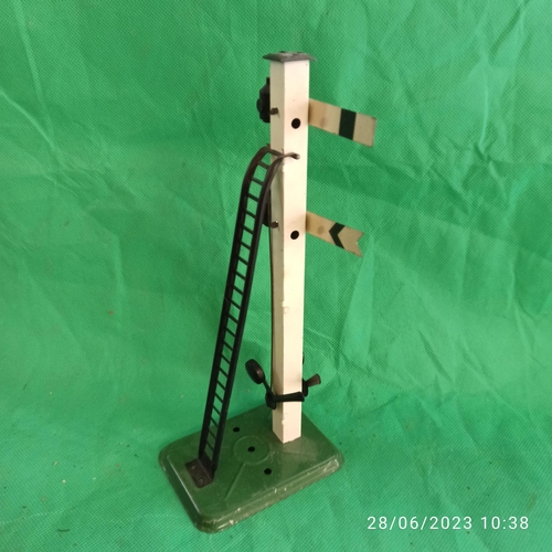 854 - Hornby 0 Gauge Boxed Signal, Water Tank, Single Arm Signal x 2 and Buffer Stop