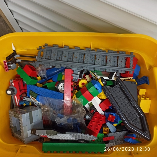 842 - Box of Mixed Lego