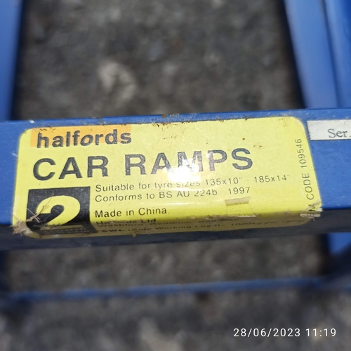 145 - A Pair of Halfords Car Ramps