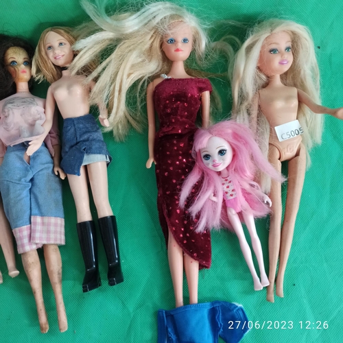 858 - Selection of Mixed Dolls