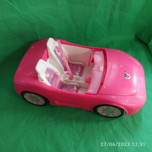 829 - Barbie Cars - White and Pink Fiat 500 and Glam Convertible Car