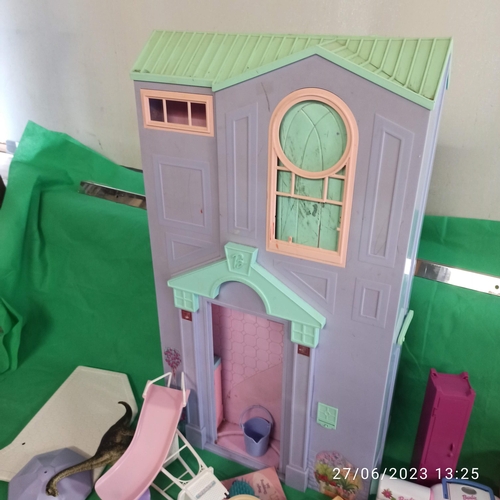 841 - Barbie Dolls House with Accessories