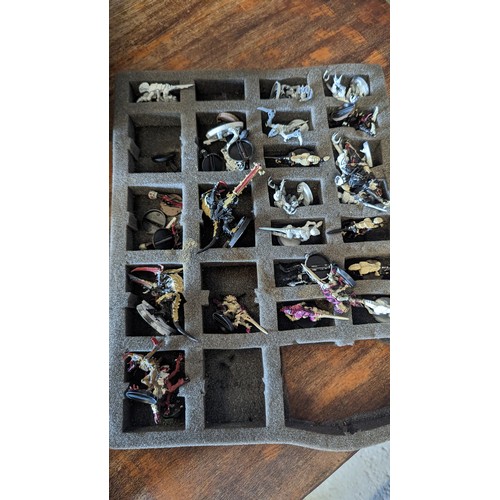 826 - A Games Workshop 3 x Layer Case of Warhammer 40,000 Tyranids