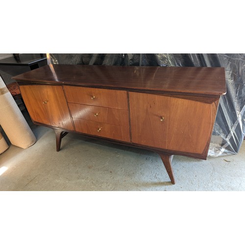 689 - A Mid Century Design Buffet Sideboard 156 x 46 x 76cm