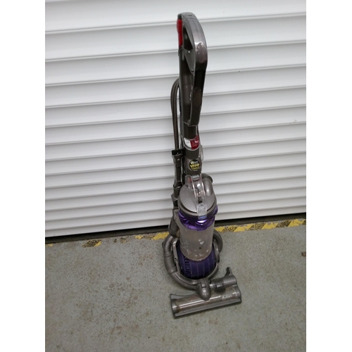 319 - Dyson DC25 Ball Hoover