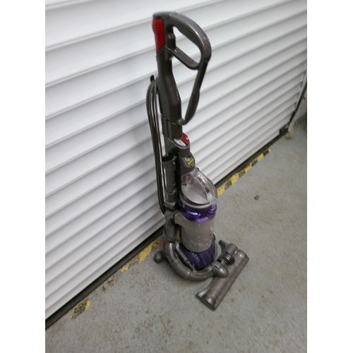 319 - Dyson DC25 Ball Hoover