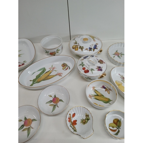 483 - A Quantity of Royal Worcester Evesham China