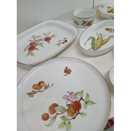 483 - A Quantity of Royal Worcester Evesham China