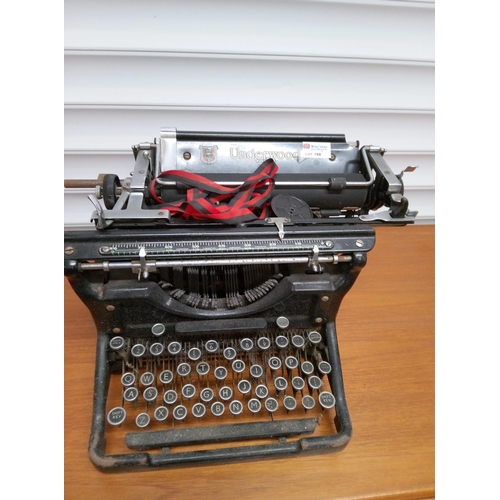 788 - Underwood Vintage Typewriter