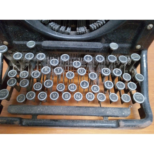 788 - Underwood Vintage Typewriter