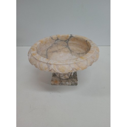 487B - A Yellow Marble Footed Bowl 12 x 19cm