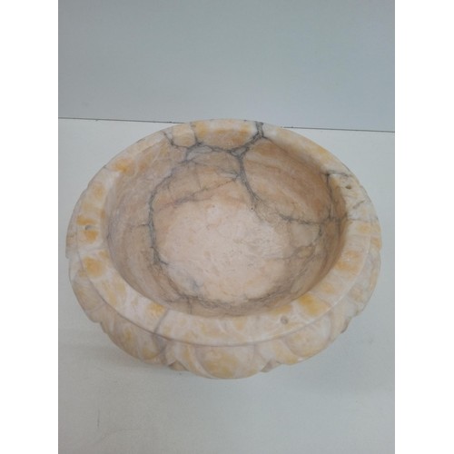 487B - A Yellow Marble Footed Bowl 12 x 19cm