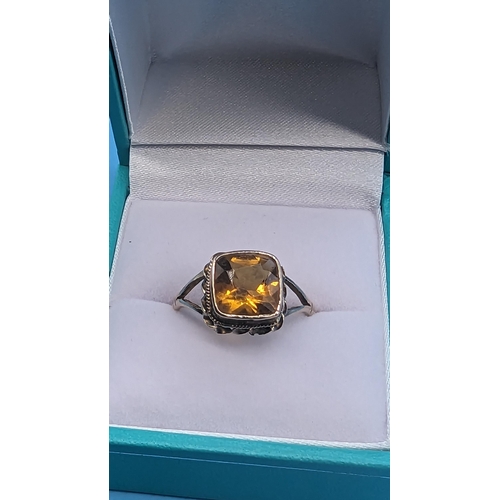 420 - 9ct Gold and Citrine Ring