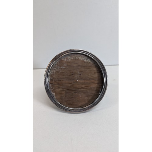 444B - A Small Round Silver Picture Frame 9cm Diameter