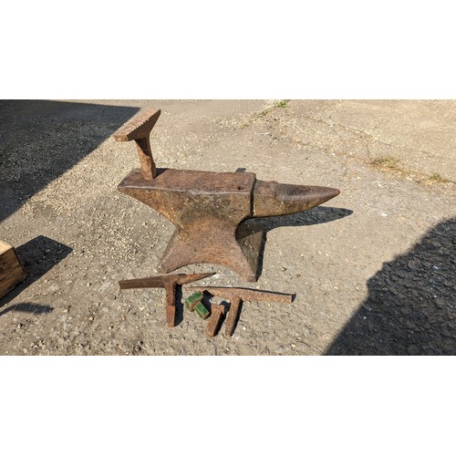 210B - A Large Blacksmiths Anvil 80cm L x 34cm H x 30cm W ( foot width)