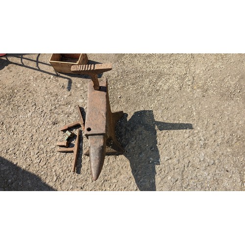 210B - A Large Blacksmiths Anvil 80cm L x 34cm H x 30cm W ( foot width)