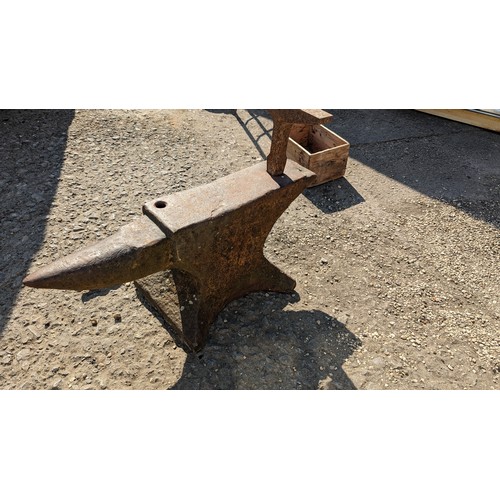 210B - A Large Blacksmiths Anvil 80cm L x 34cm H x 30cm W ( foot width)