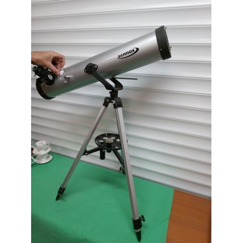 656 - Zennox Telescope on Tripod