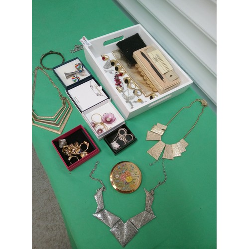 647 - A Selection of Costume Jewellery Including Rings, Necklaces and a Pen