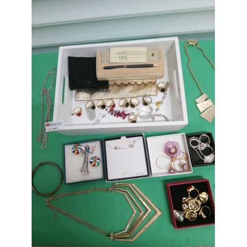 647 - A Selection of Costume Jewellery Including Rings, Necklaces and a Pen