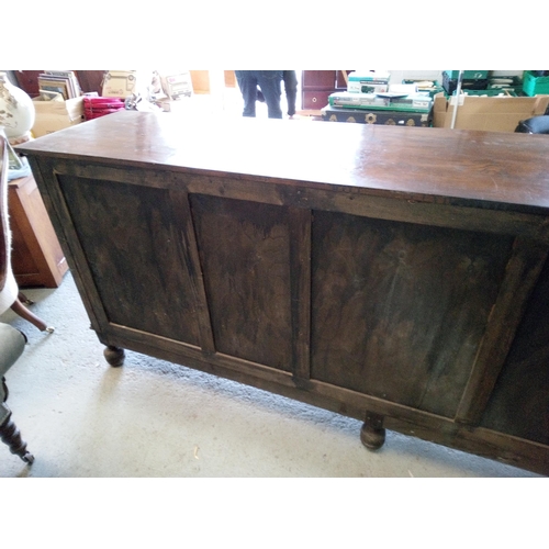 707 - Large Oak Sideboard with 8 Drawers 3 Cupboards all with keys.
250cm L x 102cm H x 54cm D