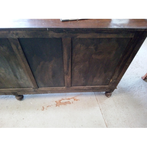 707 - Large Oak Sideboard with 8 Drawers 3 Cupboards all with keys.
250cm L x 102cm H x 54cm D