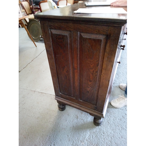 707 - Large Oak Sideboard with 8 Drawers 3 Cupboards all with keys.
250cm L x 102cm H x 54cm D