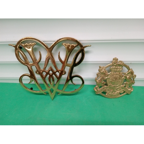 915C - 2 Brass Trivets, 1 Round Kings Trivet and 1 Queen Anne Trivet.