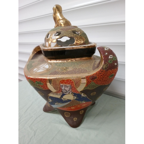 910 - Gold Finished Satsuma Lidded Bowl.
Some repairs to lid.