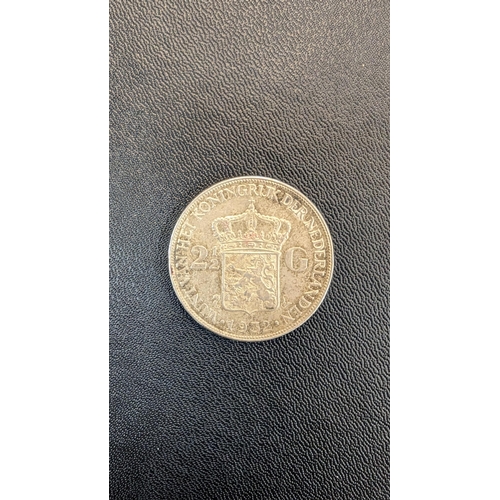 900 - A 1934 2 1/2  Guilder Silver Coin