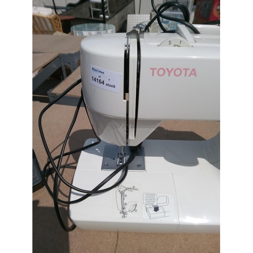 652 - Toyota Sewing Machine with Power Lead and Pedal. Model FSS21RS.