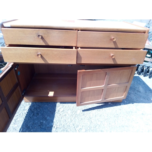 653 - Mid Century Nathan Sideboard with 4 Drawers and Lower Cupboard.
75cm H x 102cm W x 42cm D.