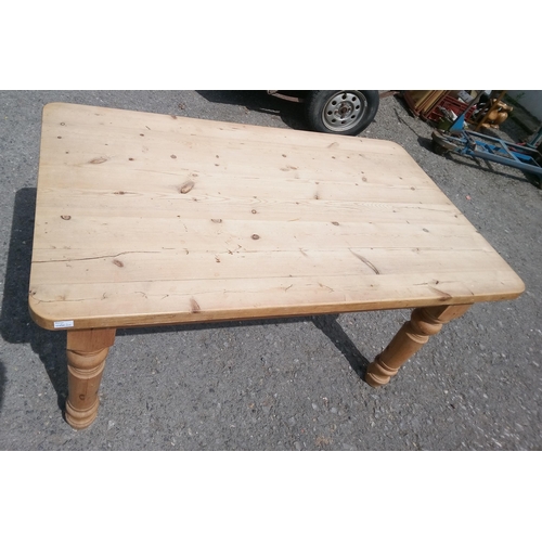 818 - A Pine Kitchen Table.